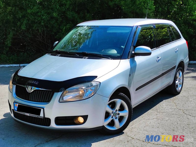 2009' Skoda Fabia photo #2