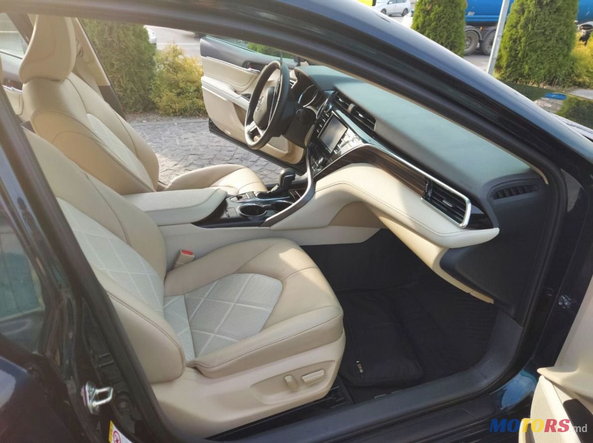 2018' Toyota Camry photo #3