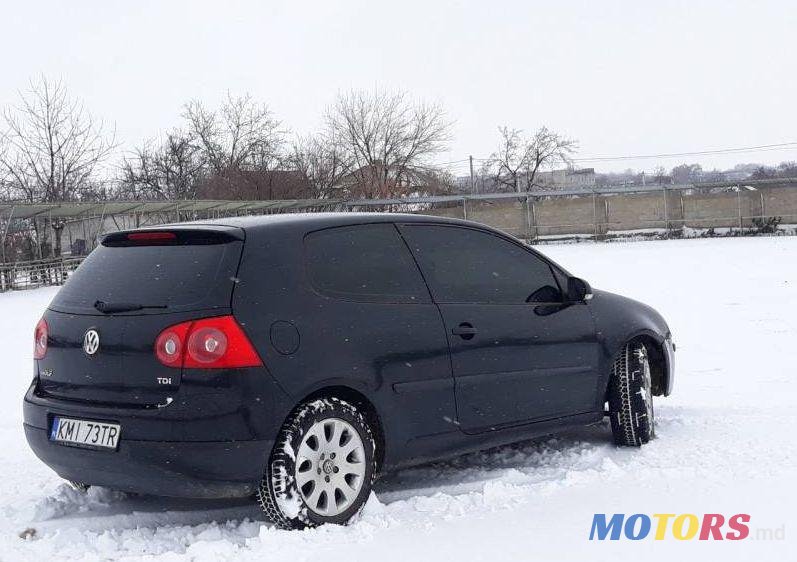 2004' Volkswagen Golf photo #1
