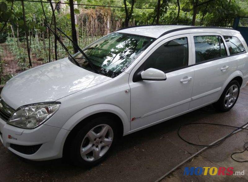 2008' Opel Astra photo #1