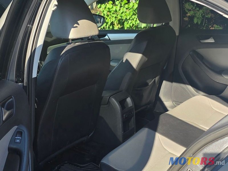 2013' Volkswagen Jetta photo #3