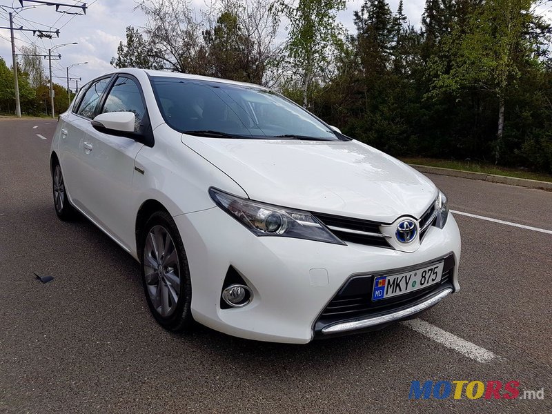 2013' Toyota Auris photo #1