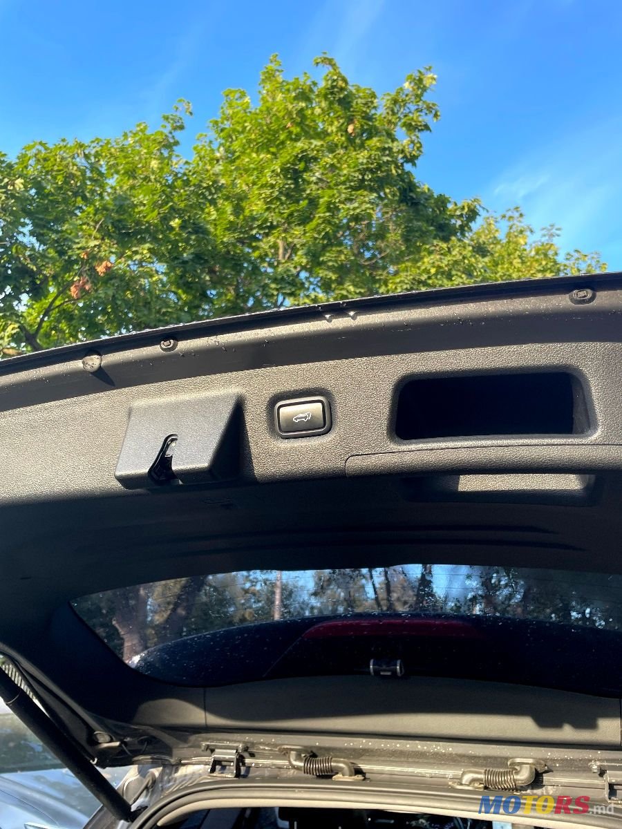 2018' Hyundai Santa Fe photo #2