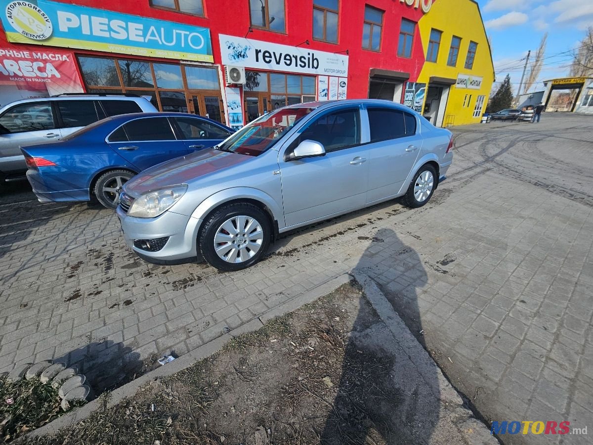 2011' Opel Astra photo #2