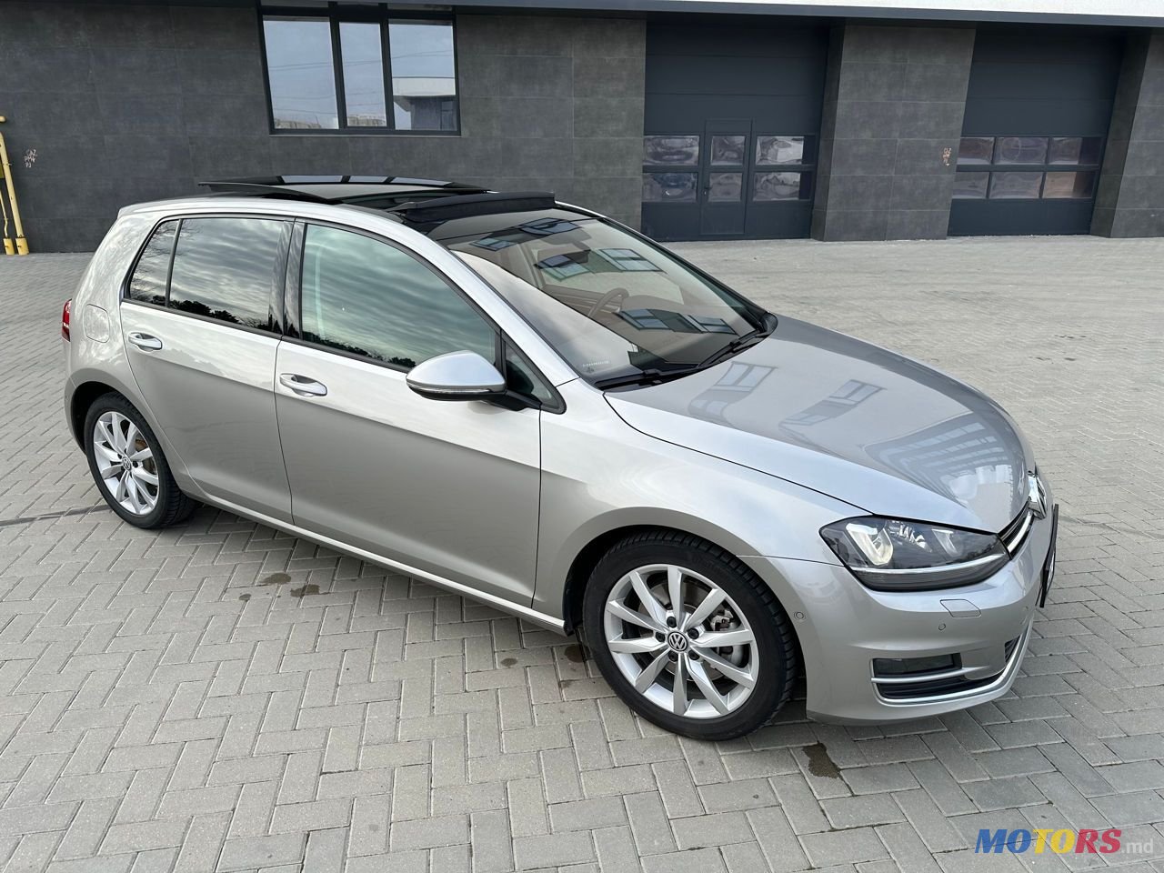 2016' Volkswagen Golf photo #1