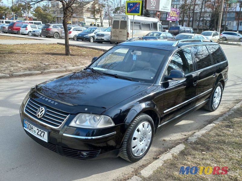 2005' Volkswagen Passat photo #3