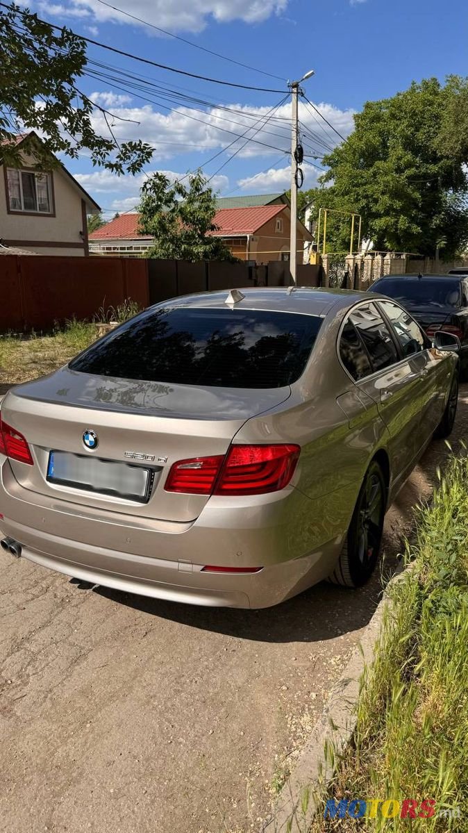 2011' BMW 5 Series photo #1