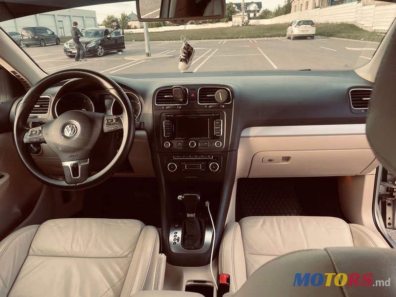 2009' Volkswagen Golf photo #6