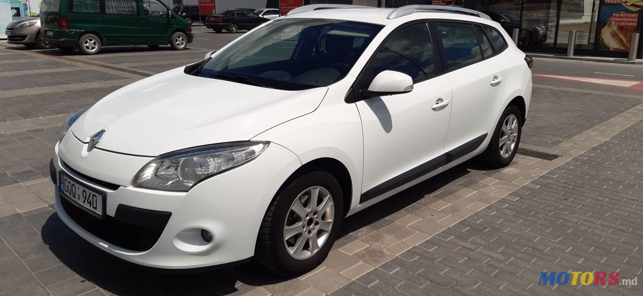 2011' Renault Megane photo #5