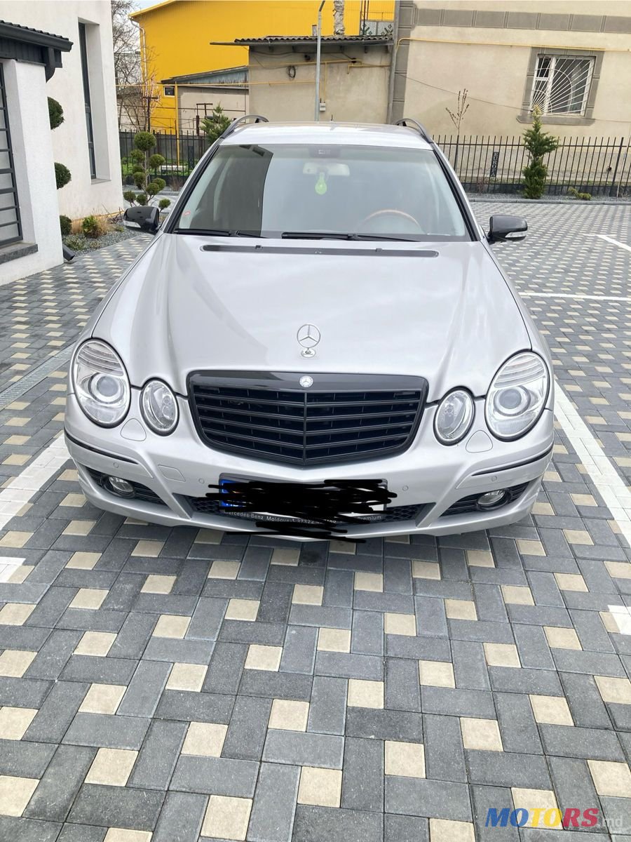 2004' Mercedes-Benz E-Class photo #2