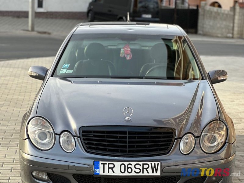 2005' Mercedes-Benz E Класс photo #3