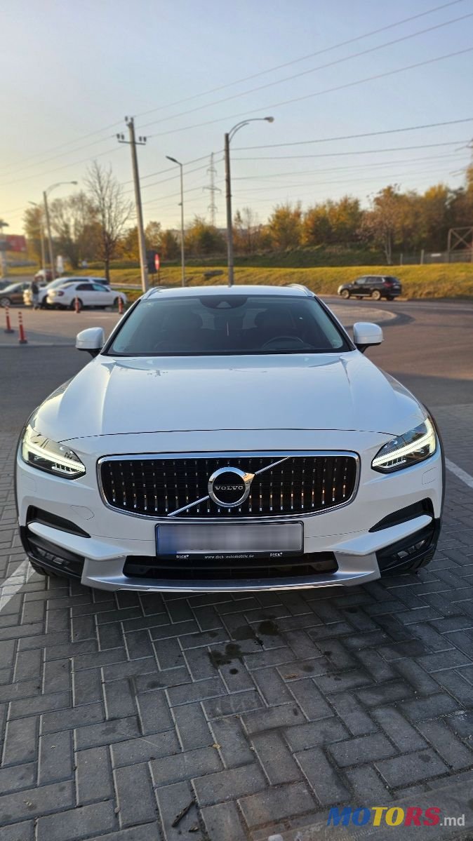 2018' Volvo V90 Cross Country photo #1