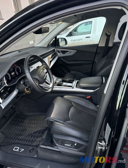 2020' Audi Q7 photo #3