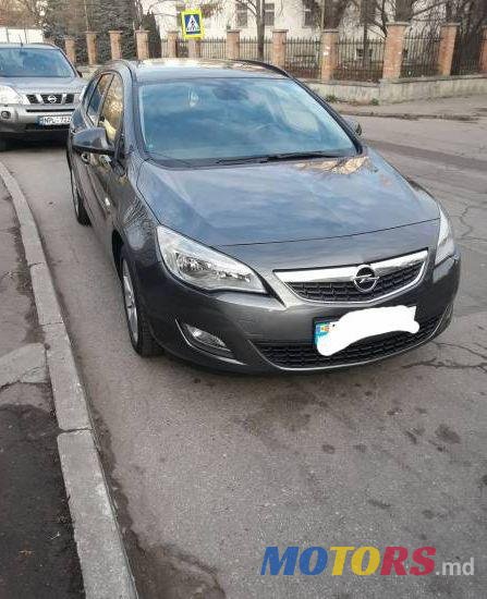 2011' Opel Astra photo #1