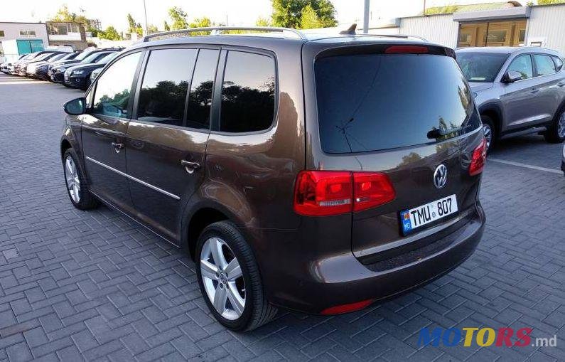 2011' Volkswagen Touran photo #4