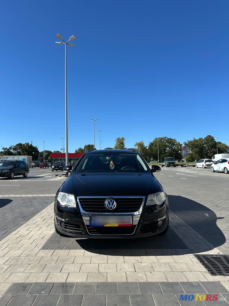 2010' Volkswagen Passat photo #2