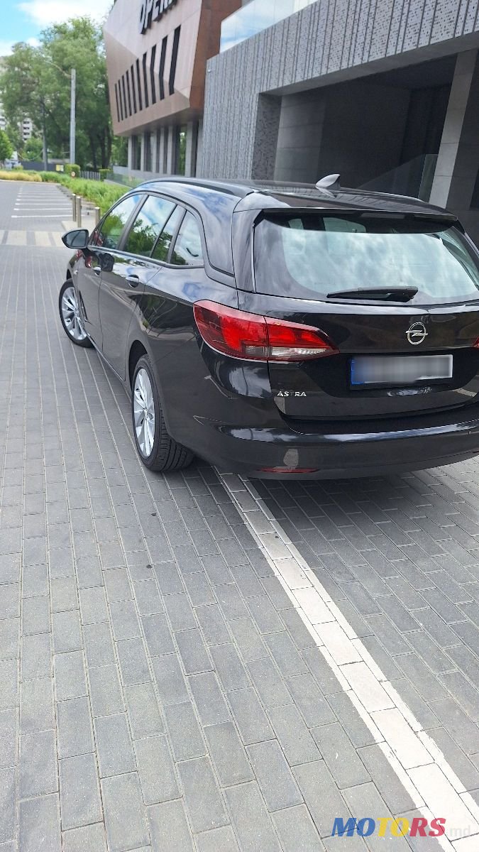 2016' Opel Astra photo #3