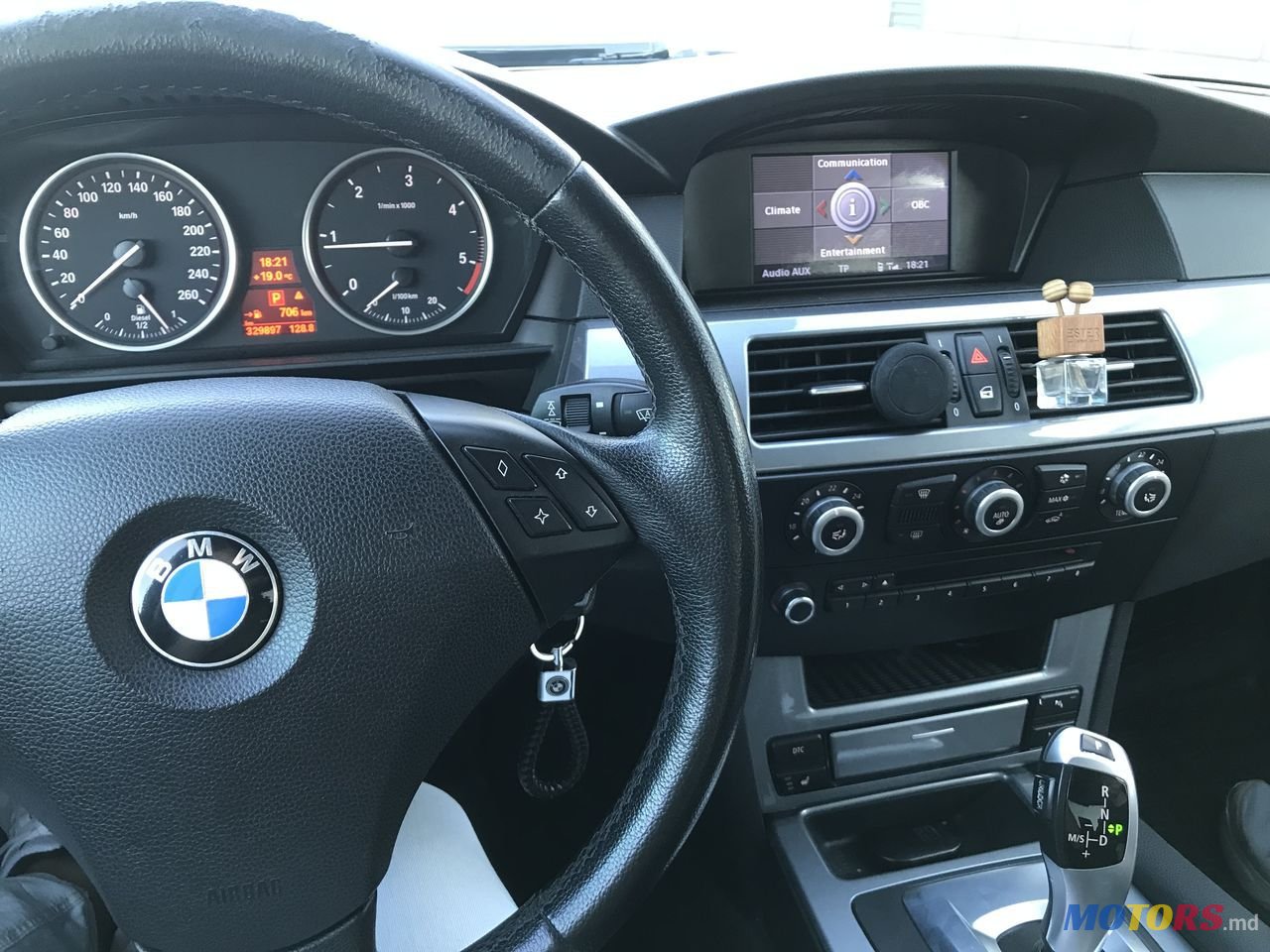 2009' BMW 5 Series photo #6