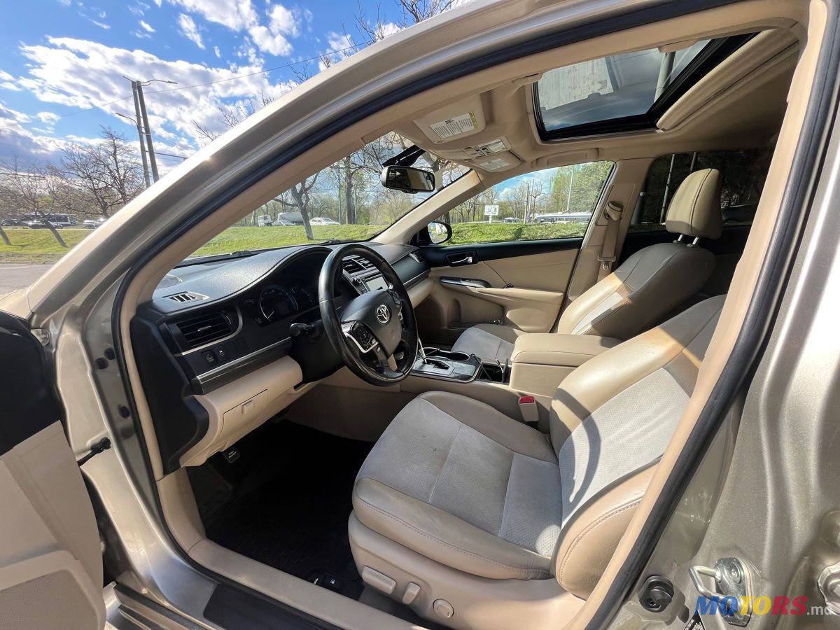 2013' Toyota Camry photo #6