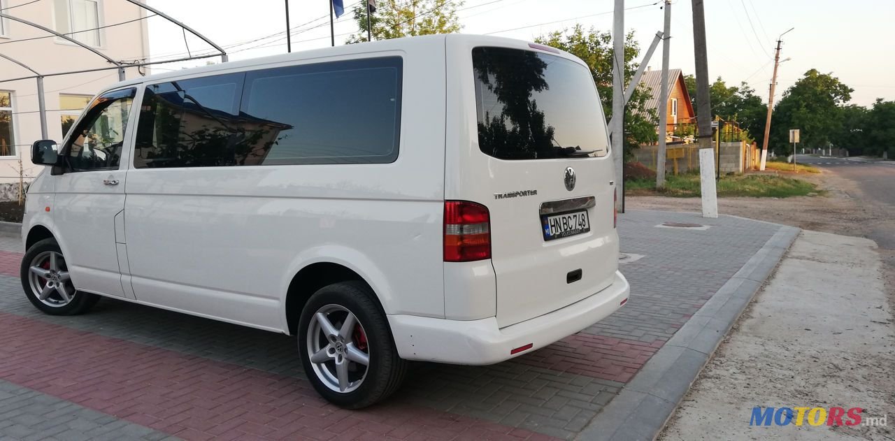2006' Volkswagen Caravelle photo #2