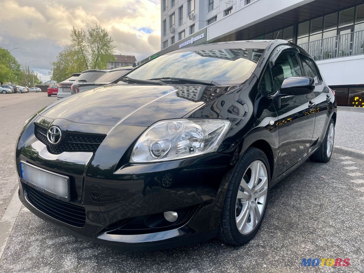 2007' Toyota Auris photo #2