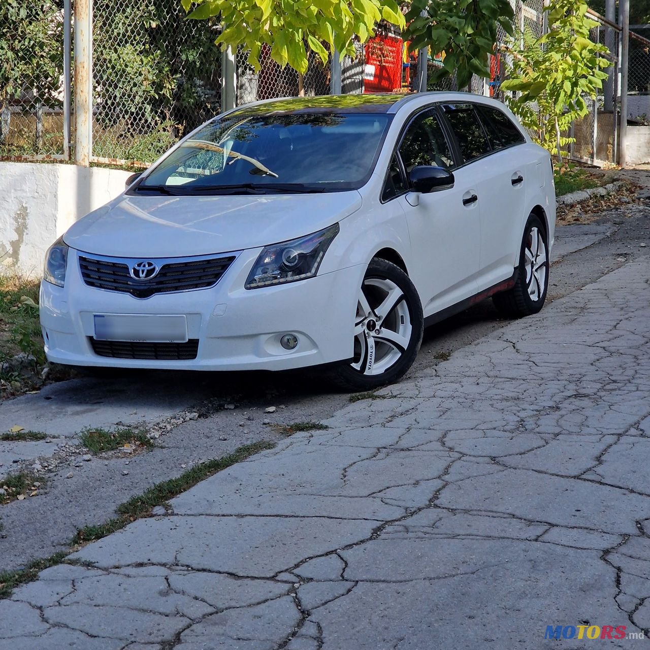 2011' Toyota Avensis photo #1
