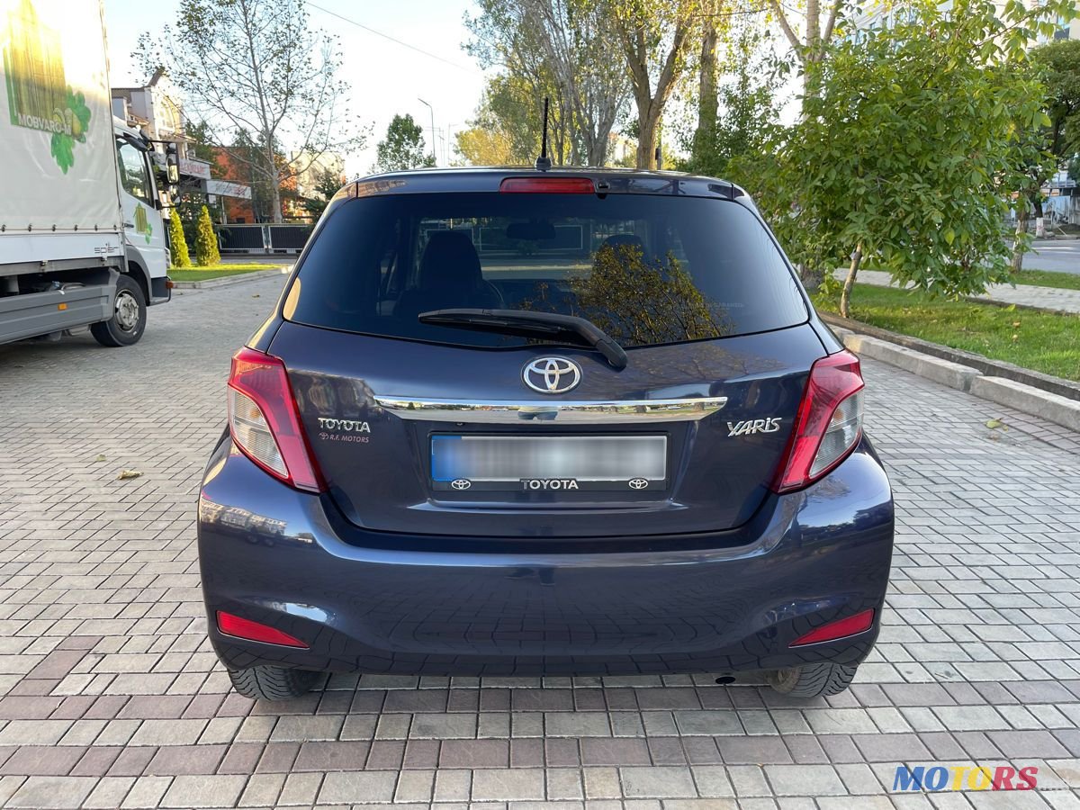 2011' Toyota Yaris photo #2