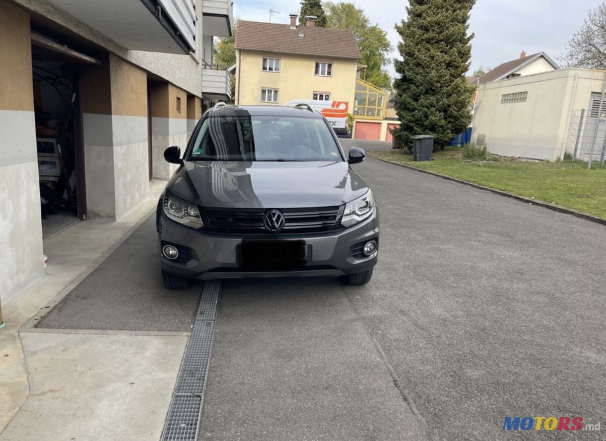2015' Volkswagen Tiguan photo #3