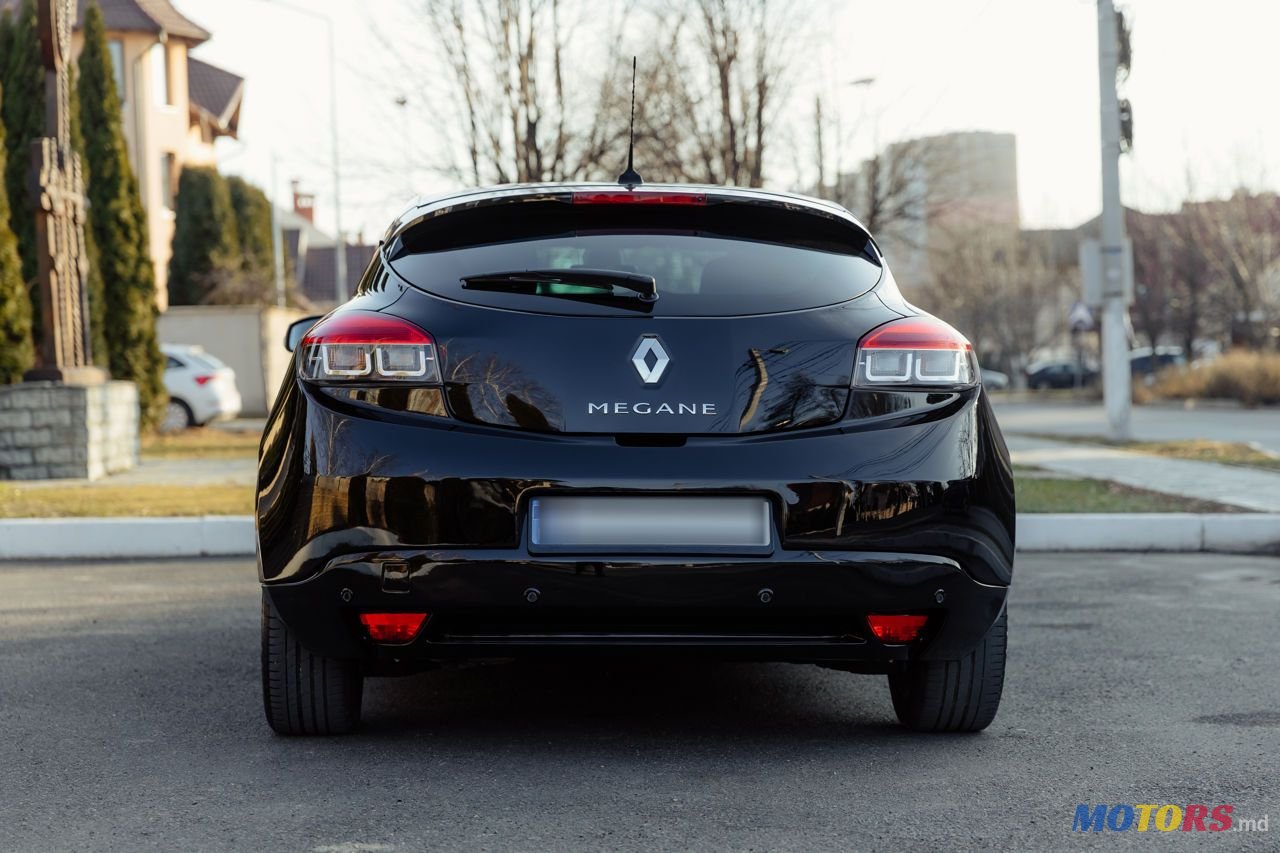 2012' Renault Megane photo #3