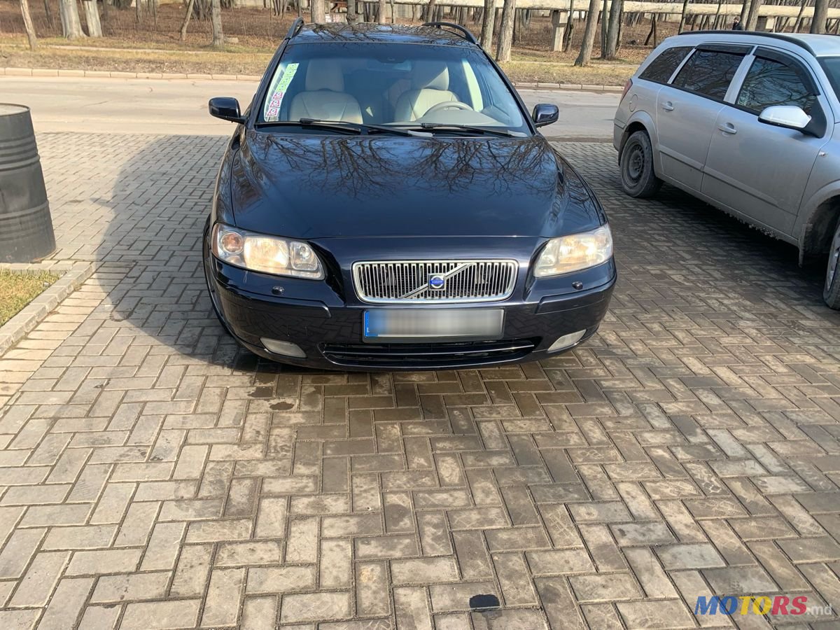 2004' Volvo V70 photo #5