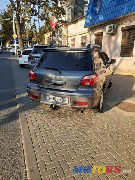 2005' Mitsubishi Outlander photo #5
