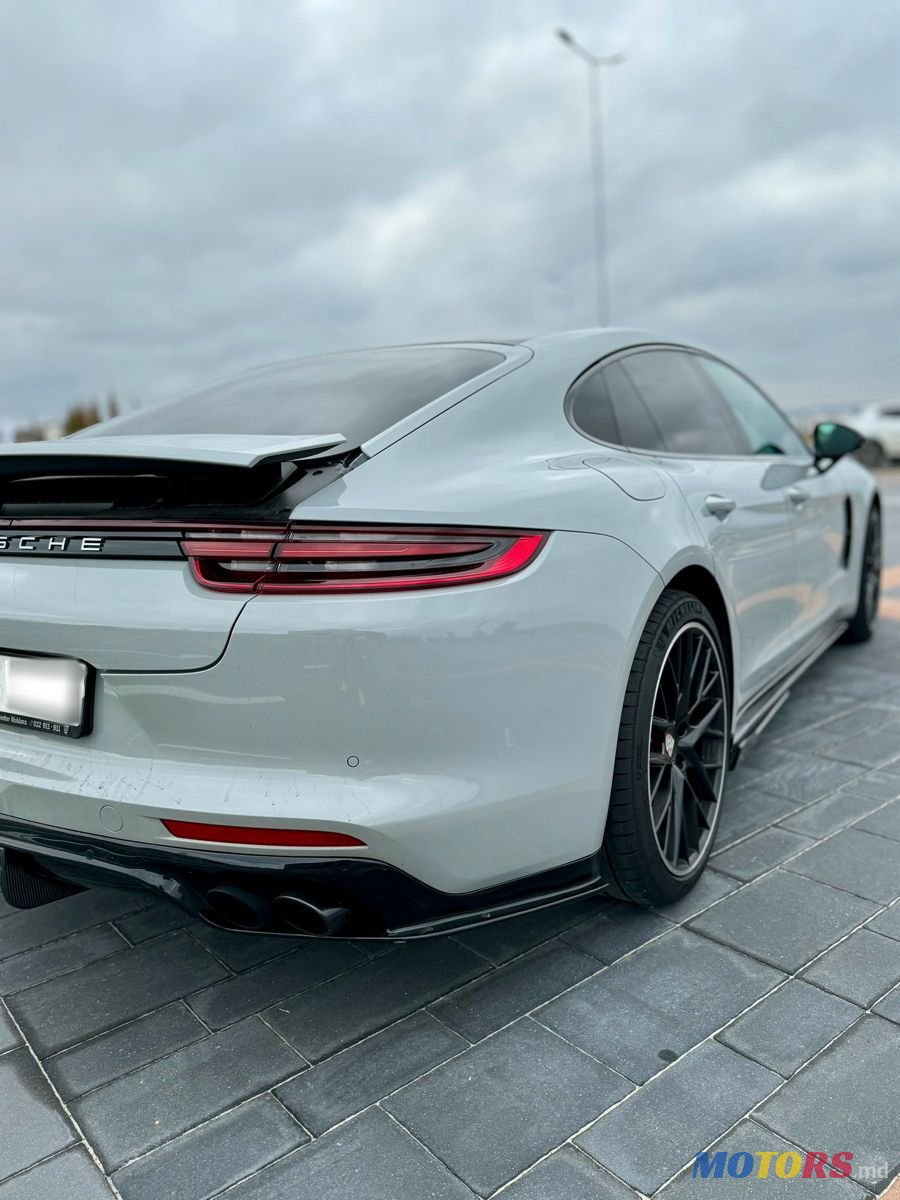 2017' Porsche Panamera photo #6