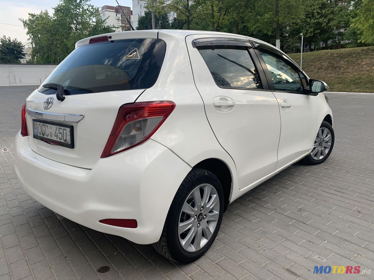 2012' Toyota Yaris photo #5