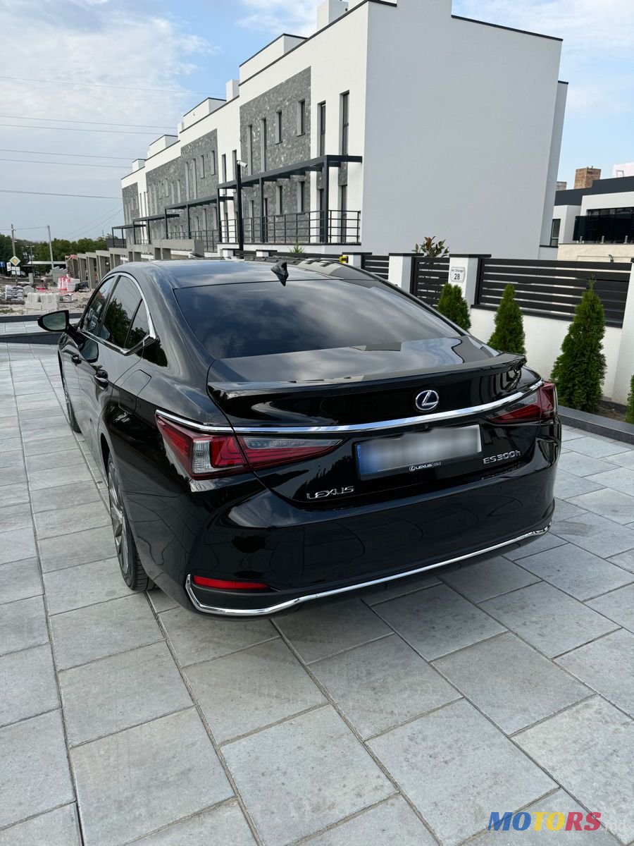 2021' Lexus Es Series photo #4