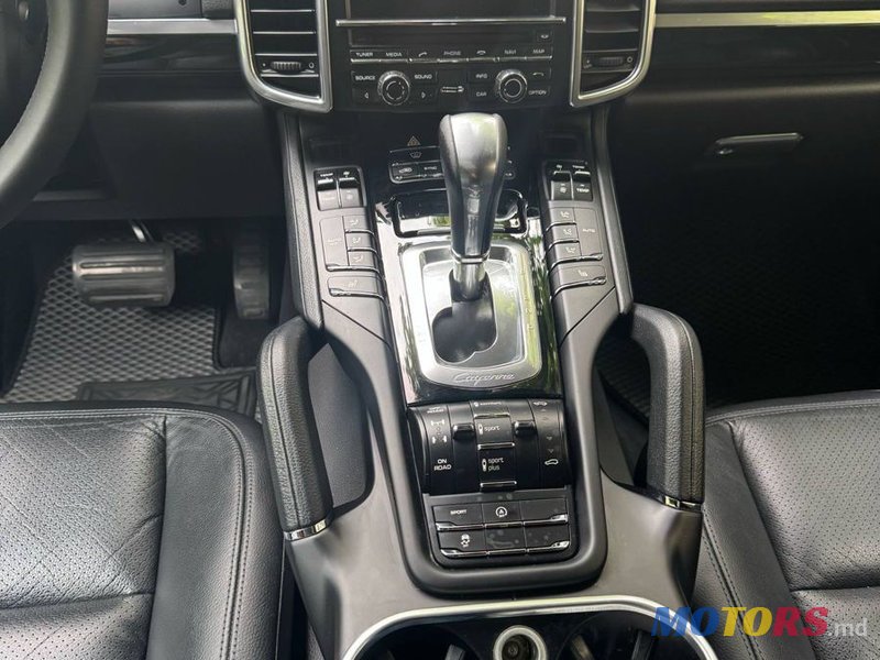 2016' Porsche Cayenne photo #4