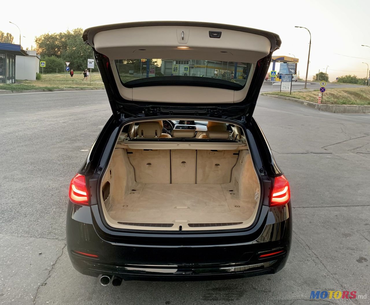 2015' BMW 3 Series photo #6