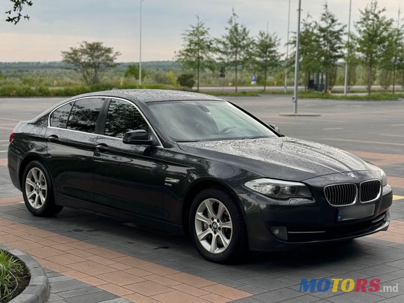 2011' BMW 5 Series photo #3