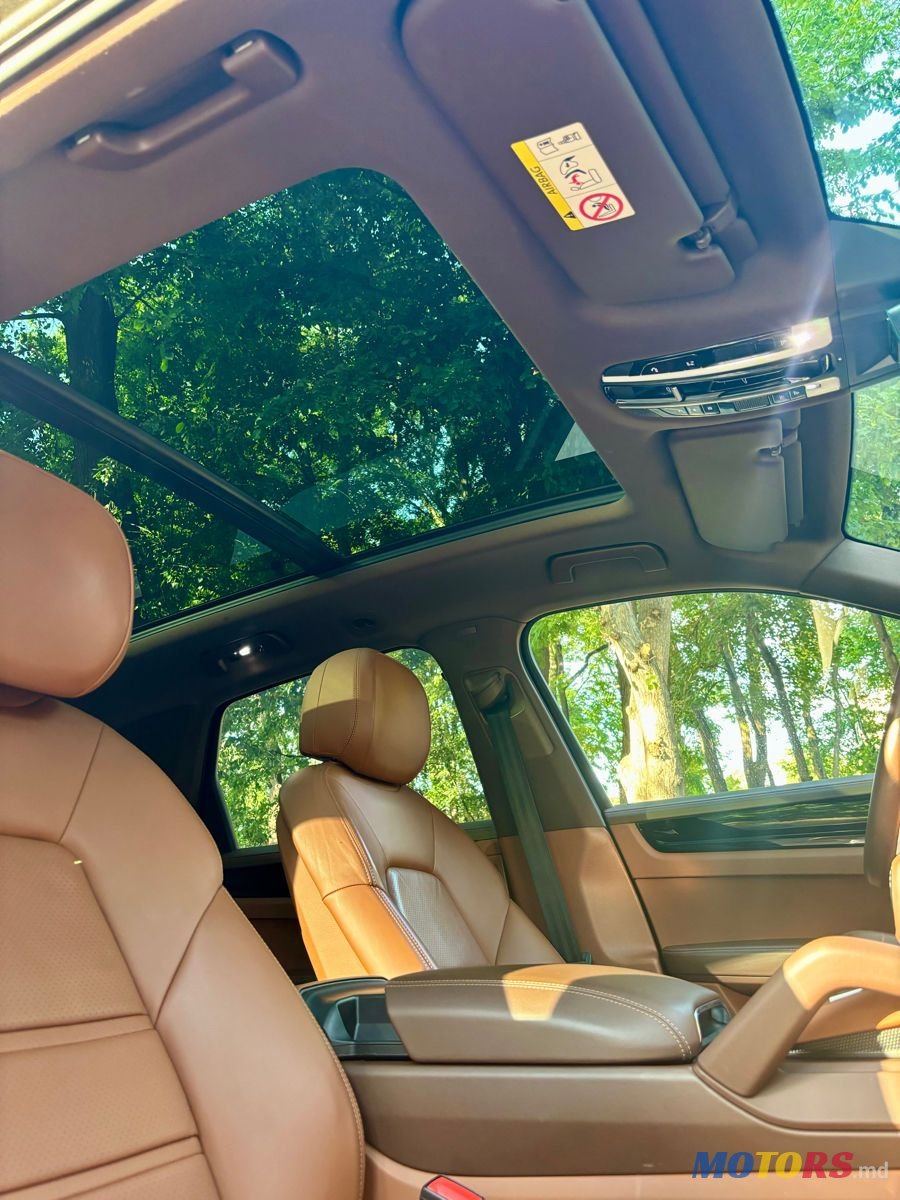 2019' Porsche Cayenne photo #6