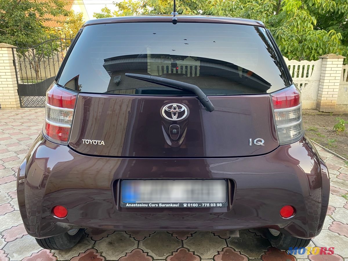 2011' Toyota Yaris photo #3