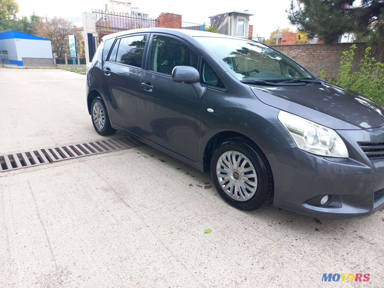 2009' Toyota Verso photo #2