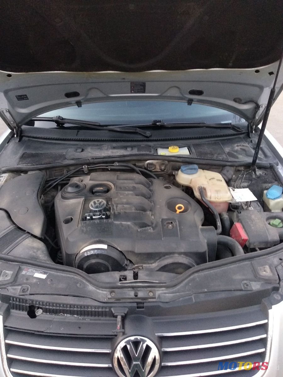 2004' Volkswagen Passat photo #6