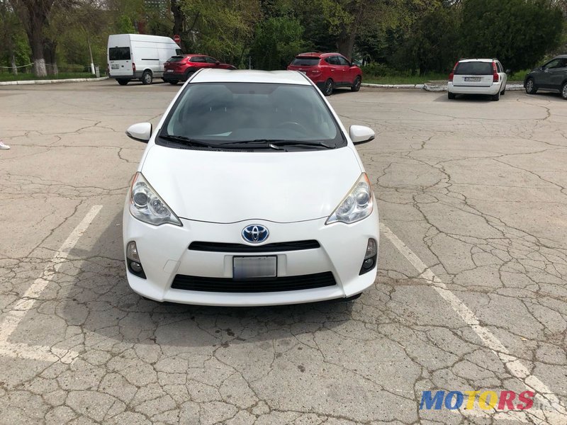 2012' Toyota Prius c photo #3