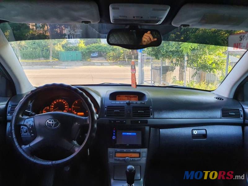 2005' Toyota Avensis photo #4