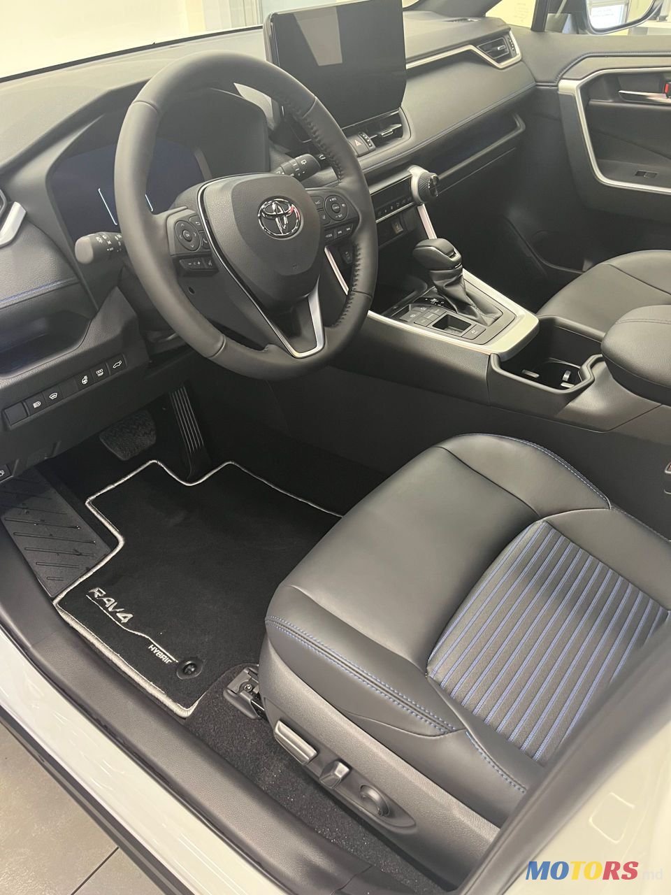 2023' Toyota RAV4 photo #3