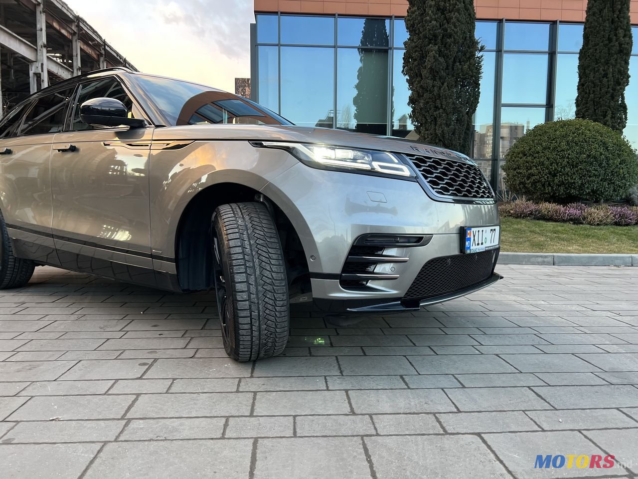 2018' Land Rover Range Rover Velar photo #3