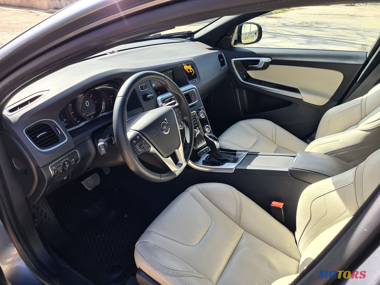 2016' Volvo V60 photo #5