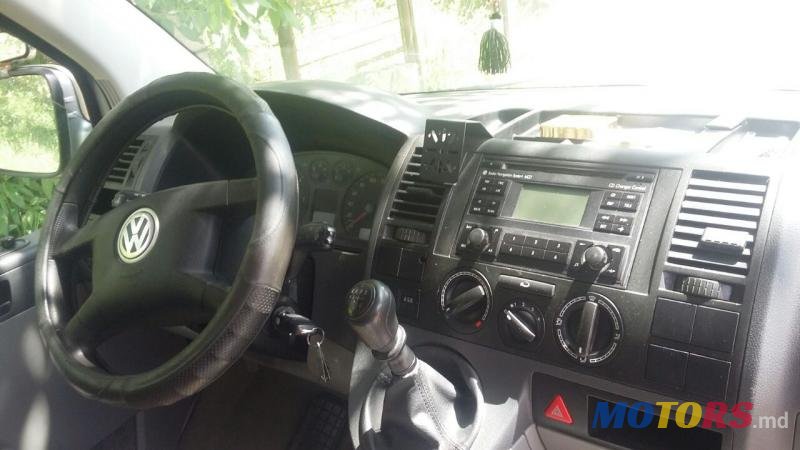2004' Volkswagen T5 photo #3