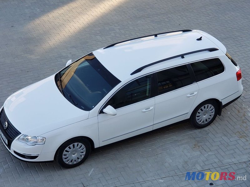 2009' Volkswagen Passat photo #5