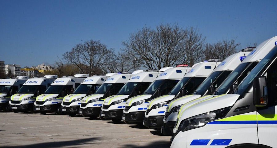 Национальная полиция получила 17 мобильных участков для оперативной работы на местах