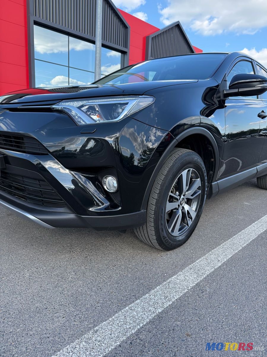 2017' Toyota RAV4 photo #2